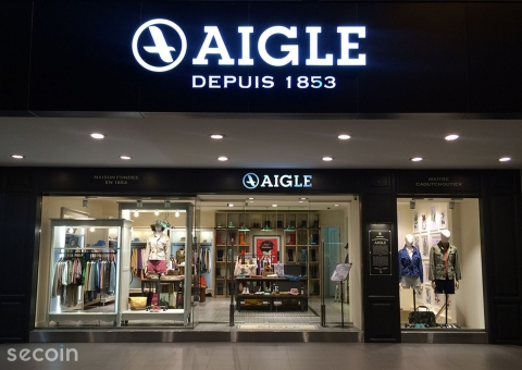 Gạch bông Secoin tại chuỗi cửa hàng thời trang handmade cao cấp Aigle  